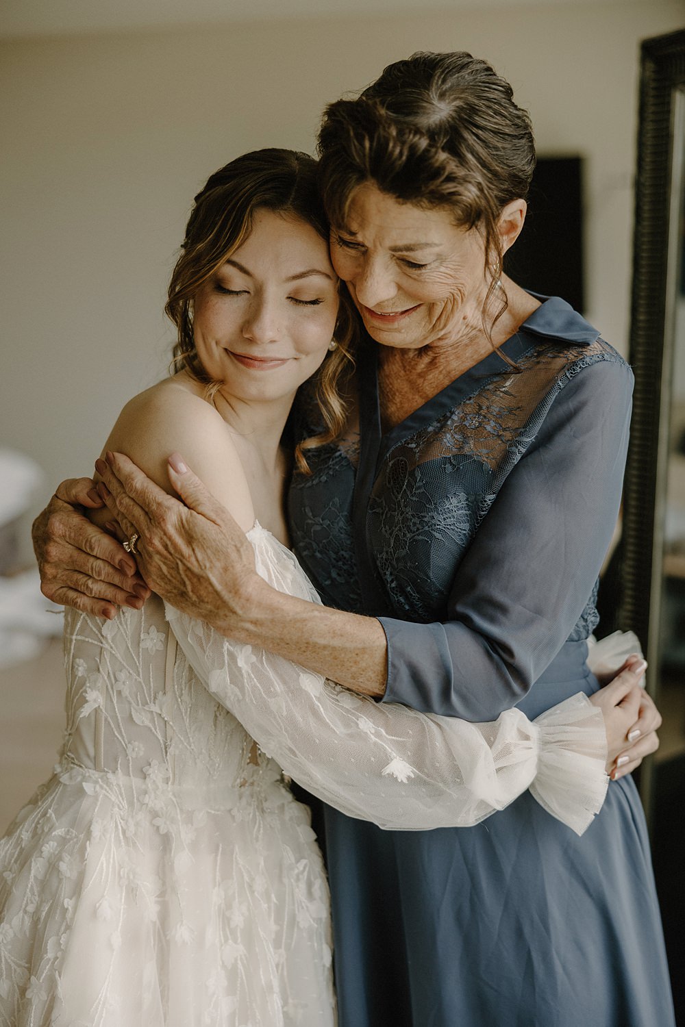 Hotel Katla Wedding ISKRA Photography Mother Of The Bride Outfit