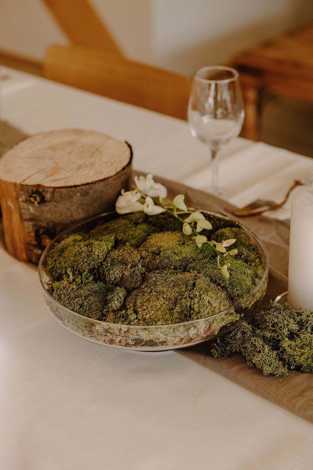 Hotel Katla Wedding ISKRA Photography Table Runner Burlap Hessian Log Slice Greenery Candles Moss