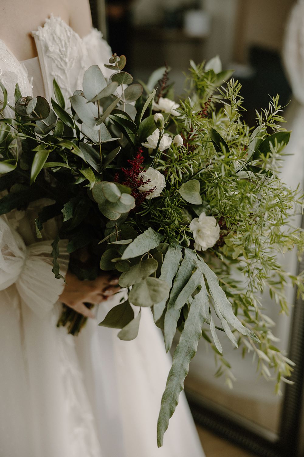 Hotel Katla Wedding ISKRA Photography Bouquet Flowers Greenery White Flower