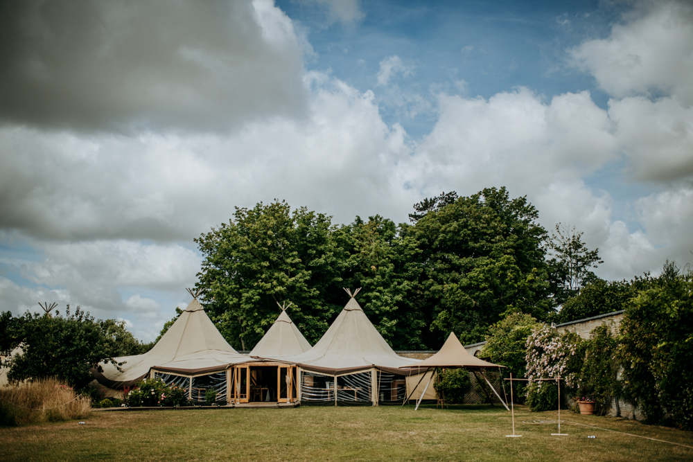 Lincolnshire Garden Wedding Kazooieloki Photography Tipi