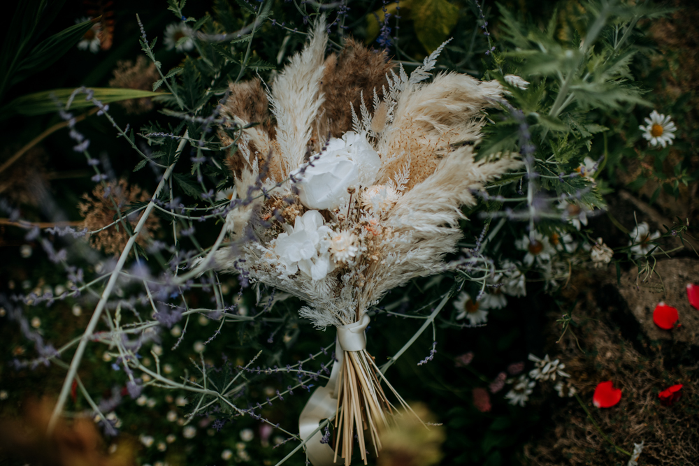Lincolnshire Garden Wedding Kazooieloki Photography Pampas Grass Bouquet Bridal