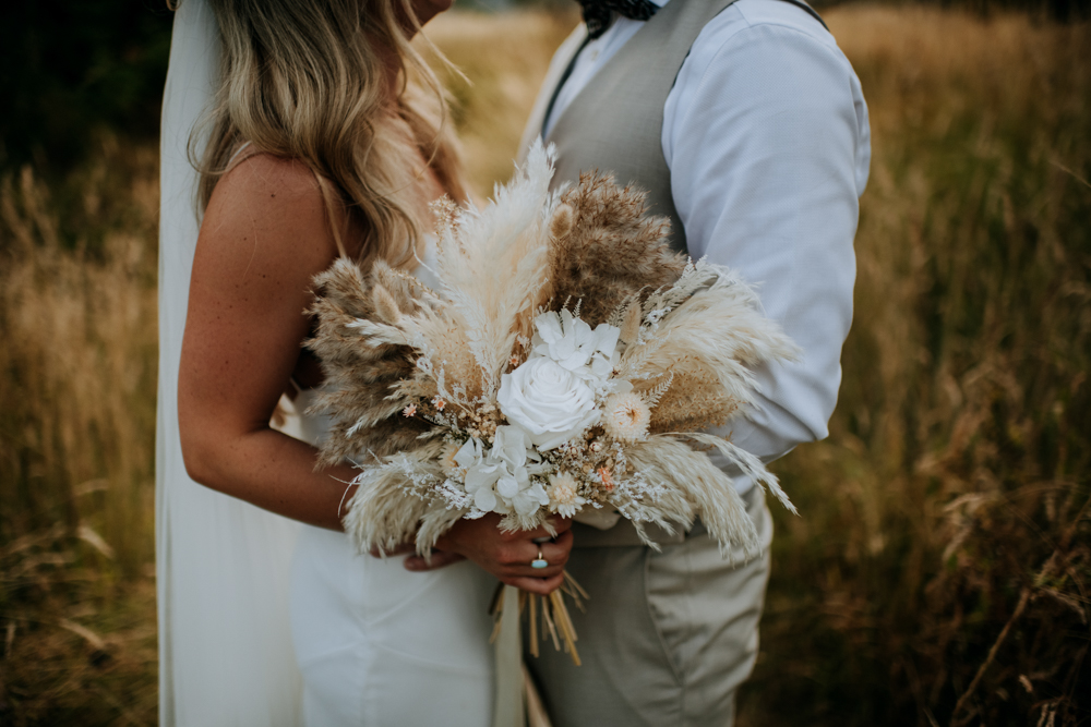 Lincolnshire Garden Wedding Kazooieloki Photography Pampas Grass Bouquet Bridal