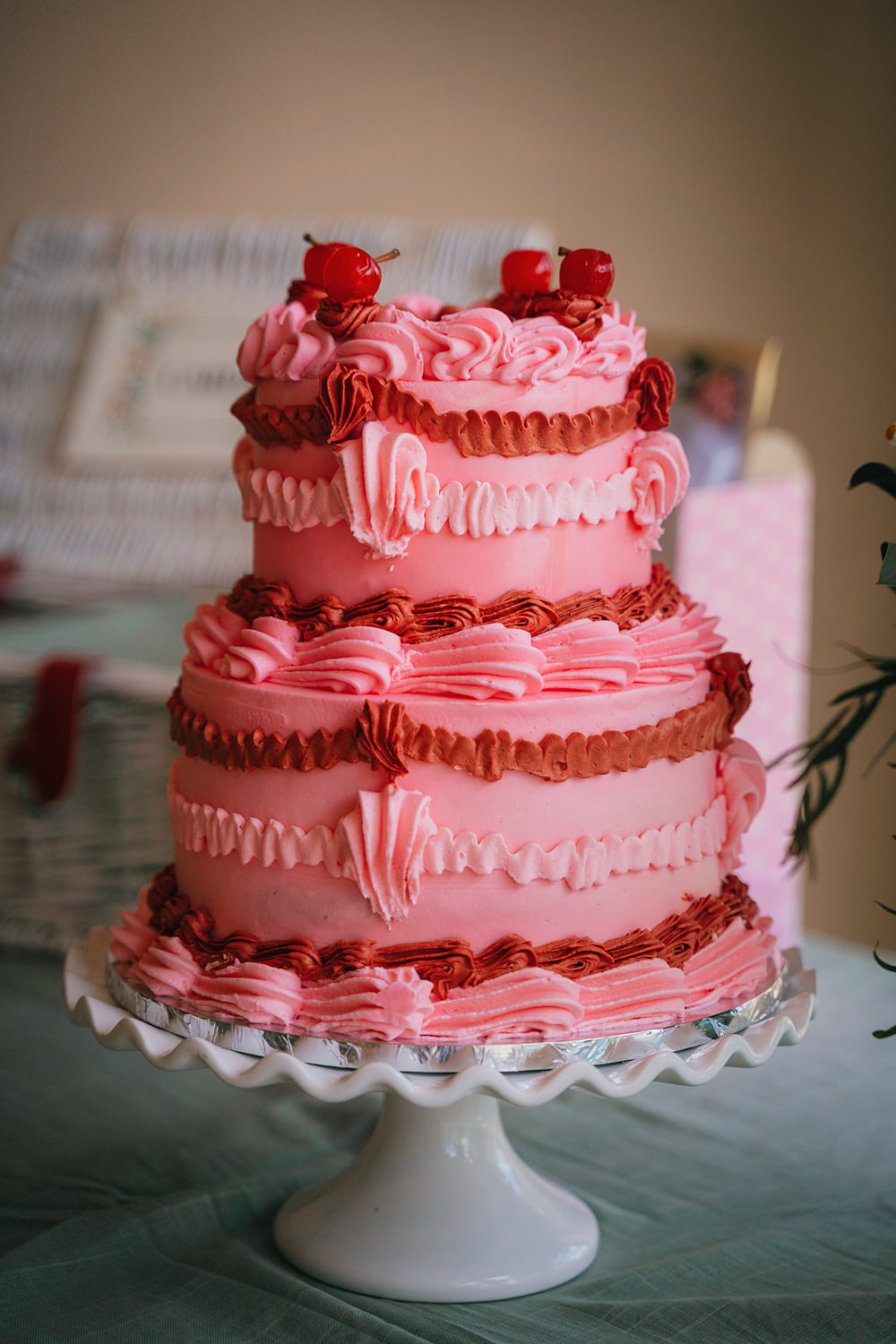 Goodlake Barns Wedding Becky Weir Photography Retro Iced Cake Pink Red Lambeth