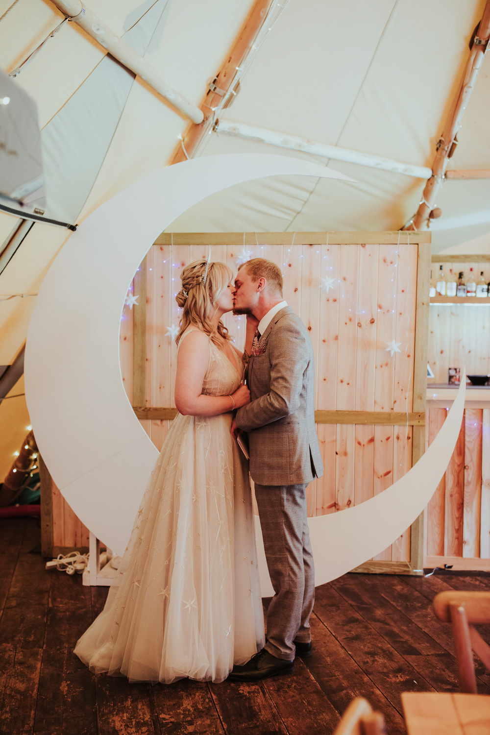 Starry Wedding Steven Haddock Photographer Cut Out Moon Backdrop
