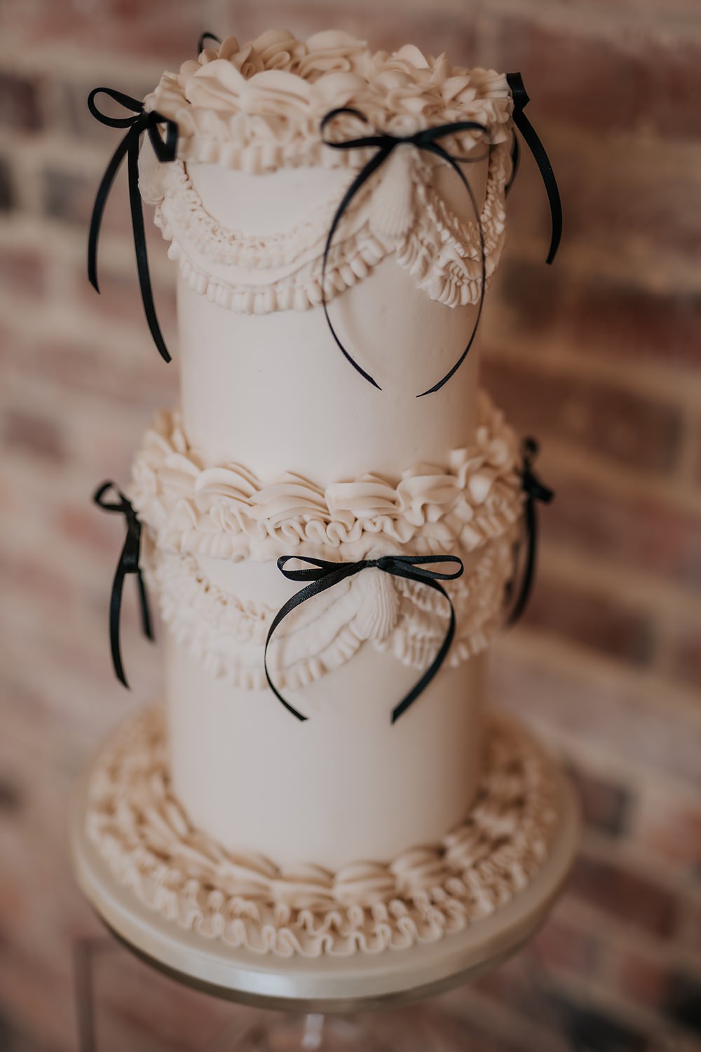 Chic Monochrome Wedding Inspiration Emma Collyer Photography Retro Vintage Iced Cake White Black Bows
