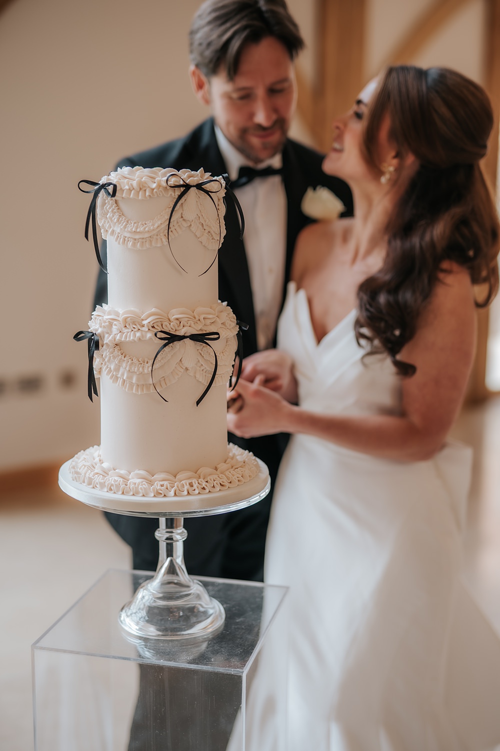 Chic Monochrome Wedding Inspiration Emma Collyer Photography Retro Vintage Iced Cake White Black Bows