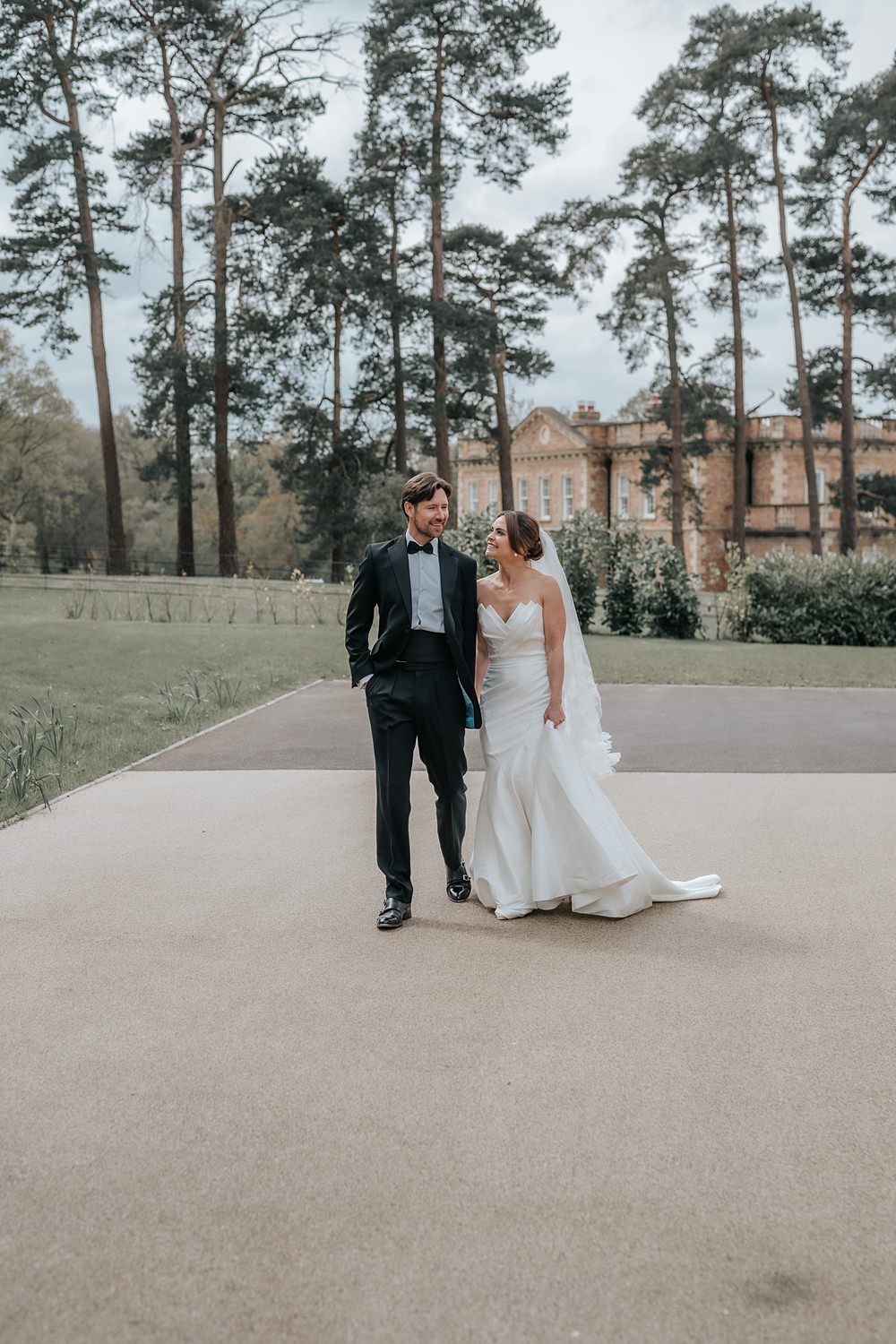 Chic Monochrome Wedding Inspiration Emma Collyer Photography