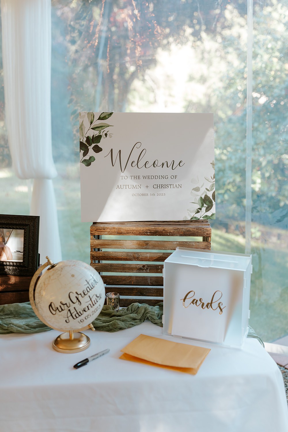 Fern Acres Forks Wedding Brianna Parks Photography Welcome Sign Globe Guest Book Card Gift Box