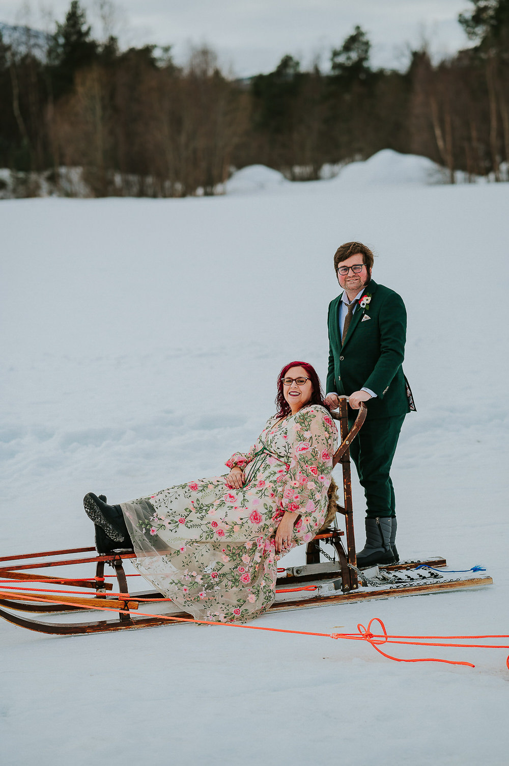 Northern Lights Elopement TS Foto Design Sledging Toboggan Transport