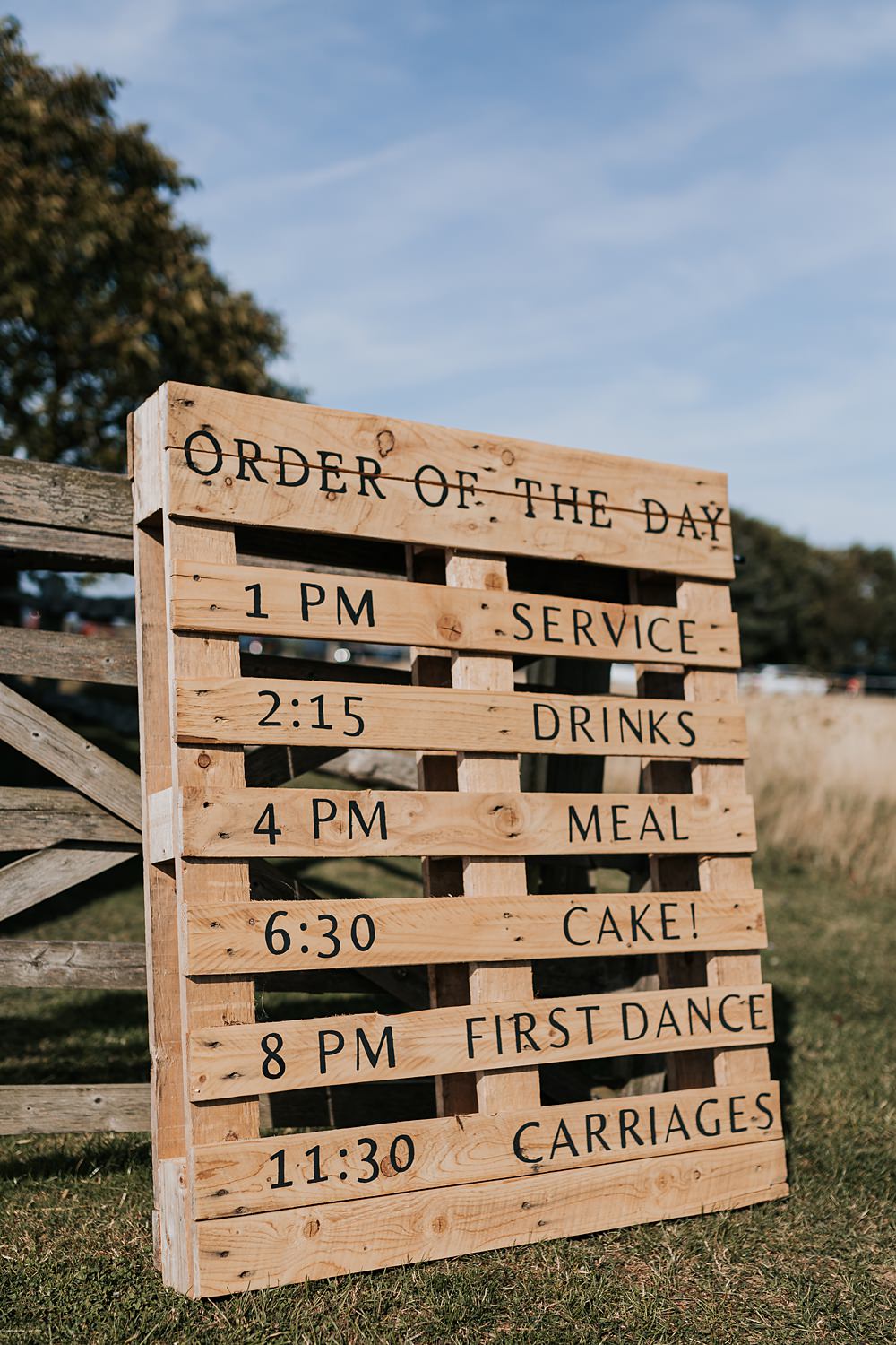 Chidham Barn Wedding Lucy Davis Photography Wooden Pallet Order Of The Day Sign
