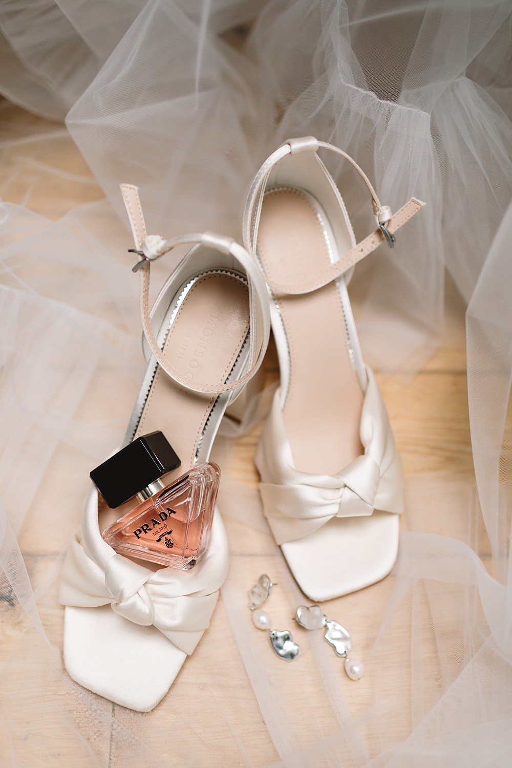 Headrow House Wedding Louise Barry Photographer Bride Shoes Perfume