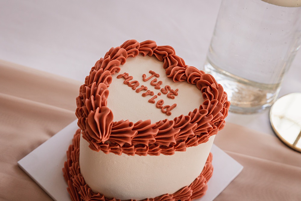 Magical Autumn Wedding Fabio Photography Rust Heart Vintage Iced Cake