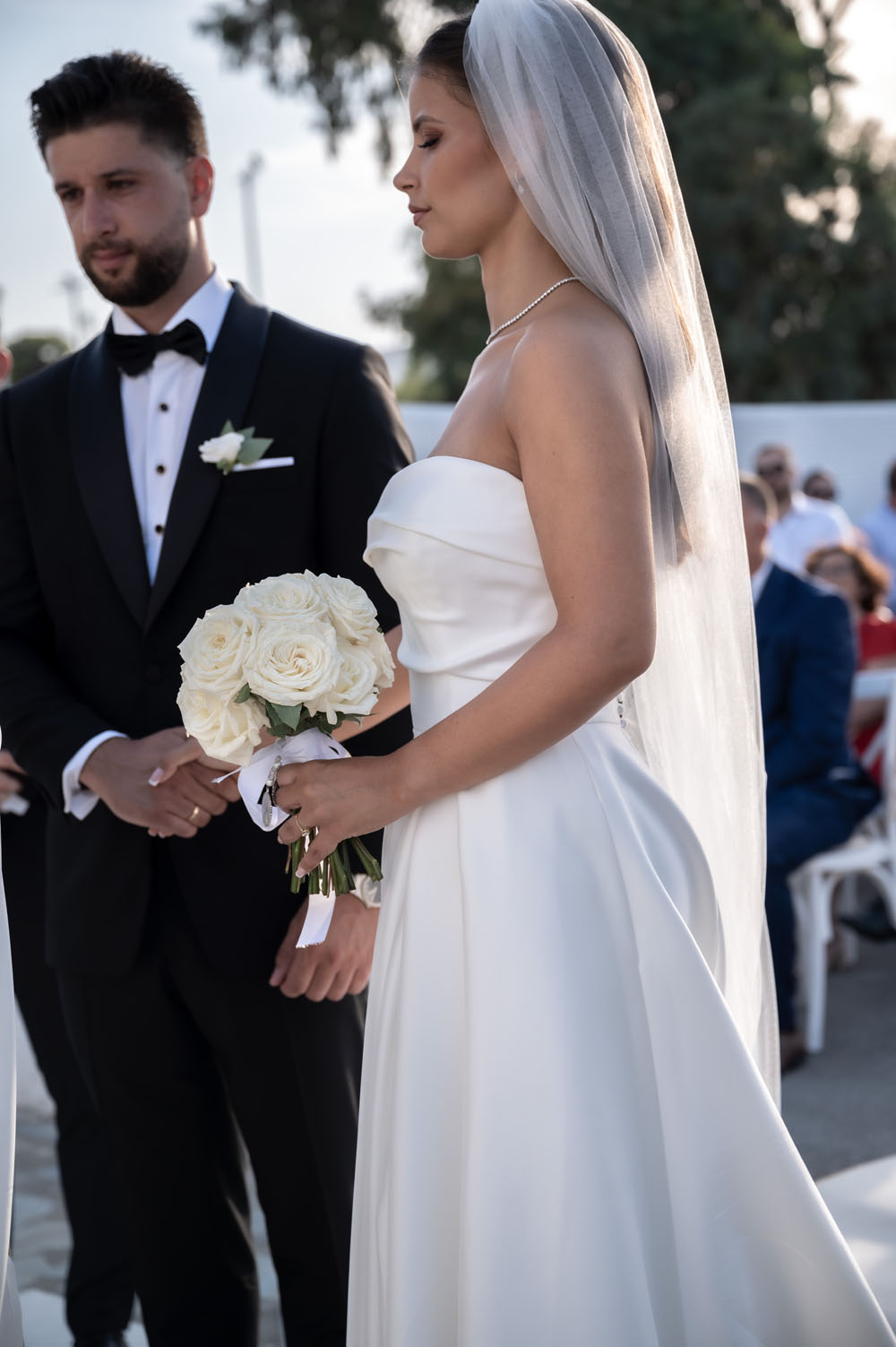 Sea Soul Wedding Moments To Keep Photography White Rose Bouquet Bride