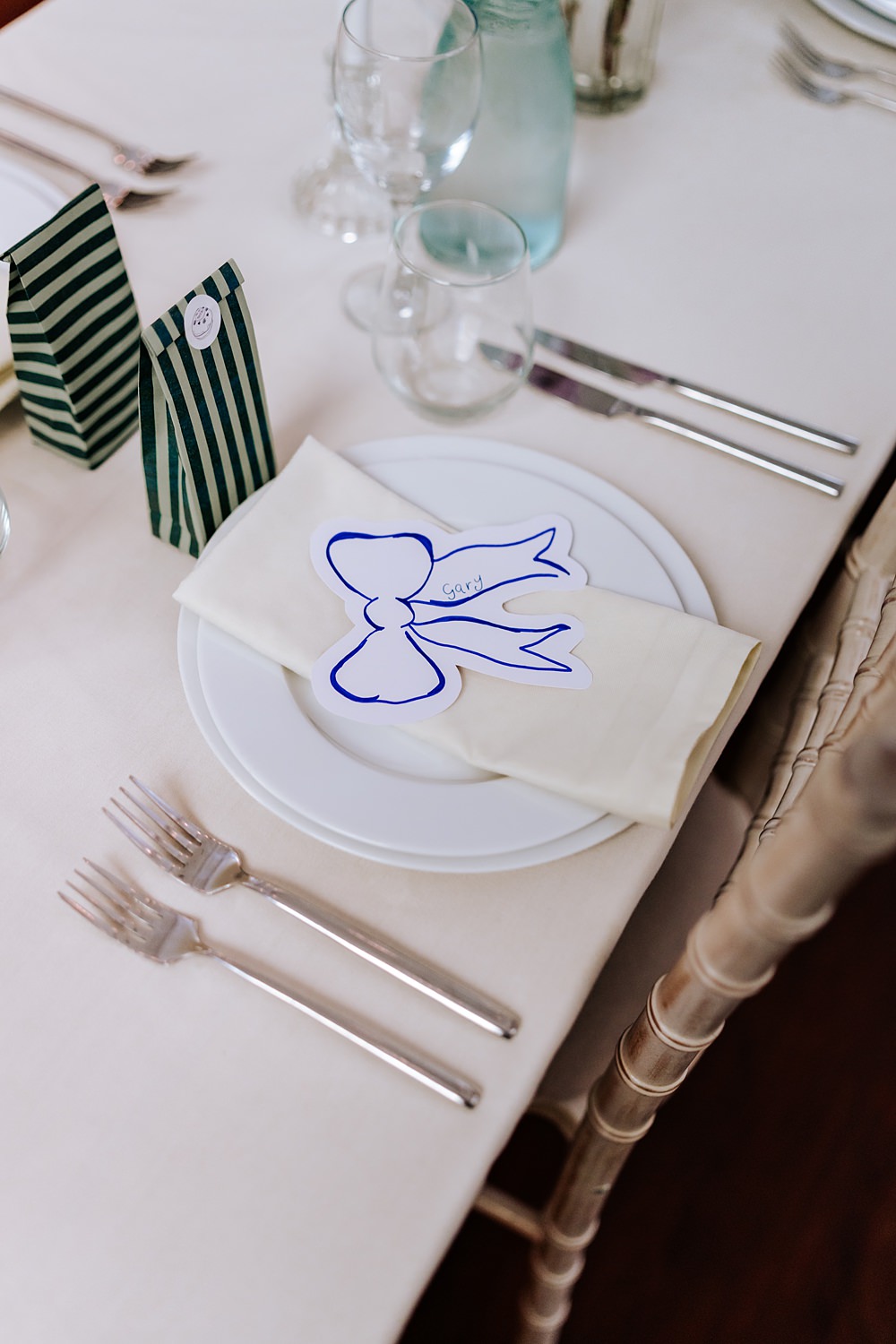 Dinner Party Wedding Lou Rob Photo Place Setting Bow Card