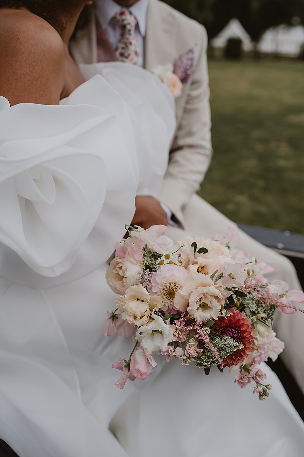 Mill Farm Wedding Ideas Happy Moments Co Bouquet Bride Cream Coral Flowers