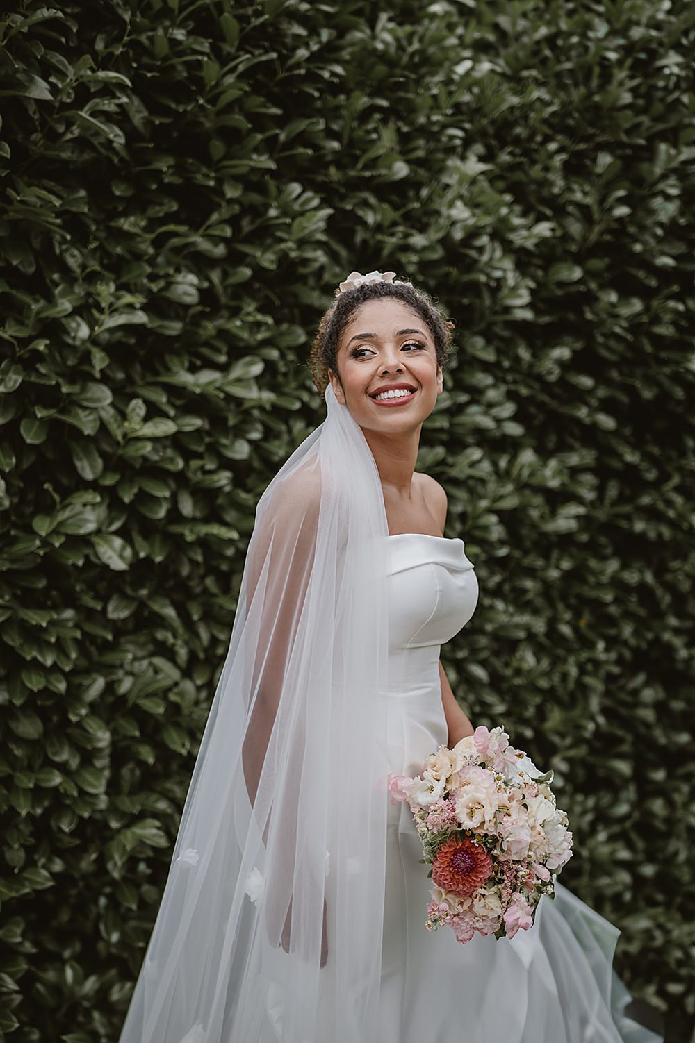Mill Farm Wedding Ideas Happy Moments Co Bride Dress Strapless Train Veil