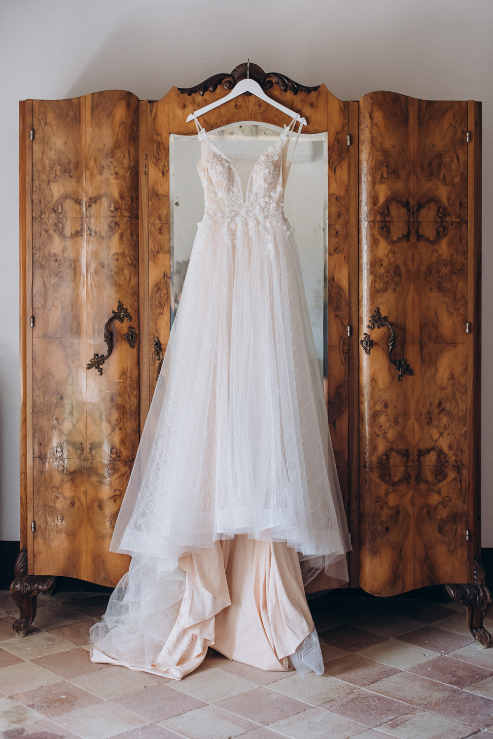 Baglio Strafalcello Wedding Anna Vlasiuk Photography Lace Tulle Gown Straps Train