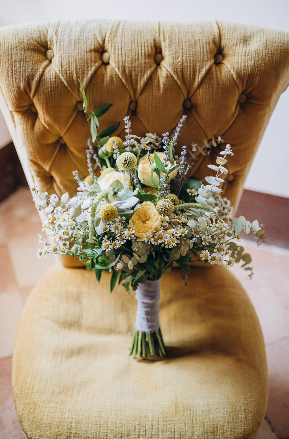 Baglio Strafalcello Wedding Anna Vlasiuk Photography Bouquet Flowers Green Yellow Wildflowers