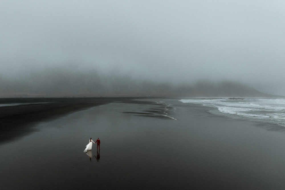 Reynisfjara Iceland Elopement Ast og Hraun