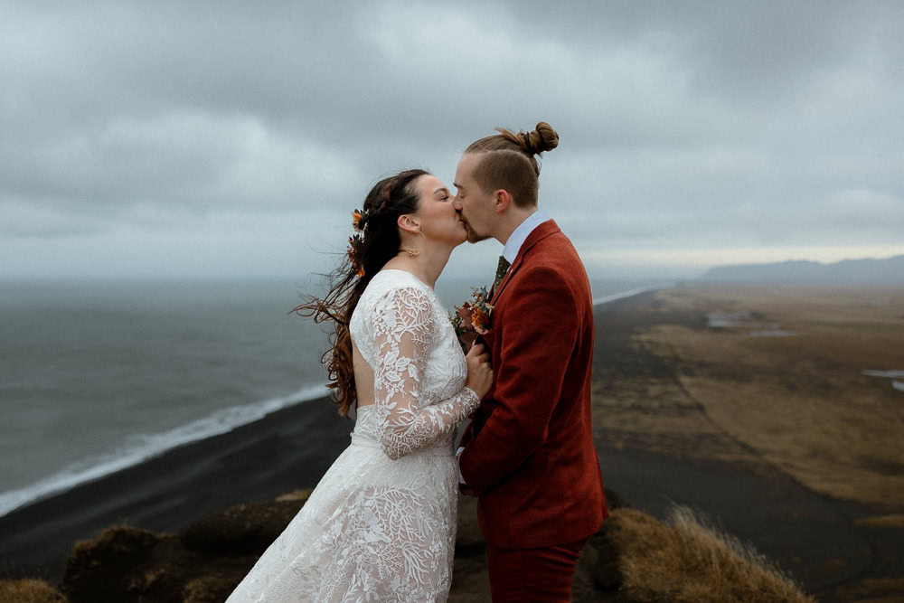 Reynisfjara Iceland Elopement Ast og Hraun