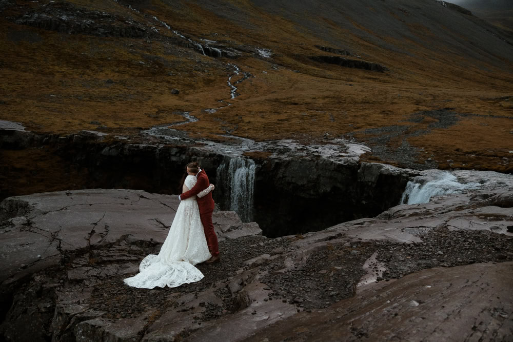 Reynisfjara Iceland Elopement Ast og Hraun