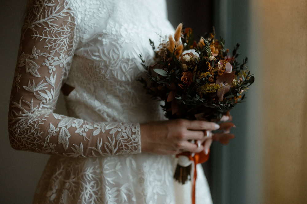Reynisfjara Iceland Elopement Ast og Hraun Bride Bouquet Flowers Autumn