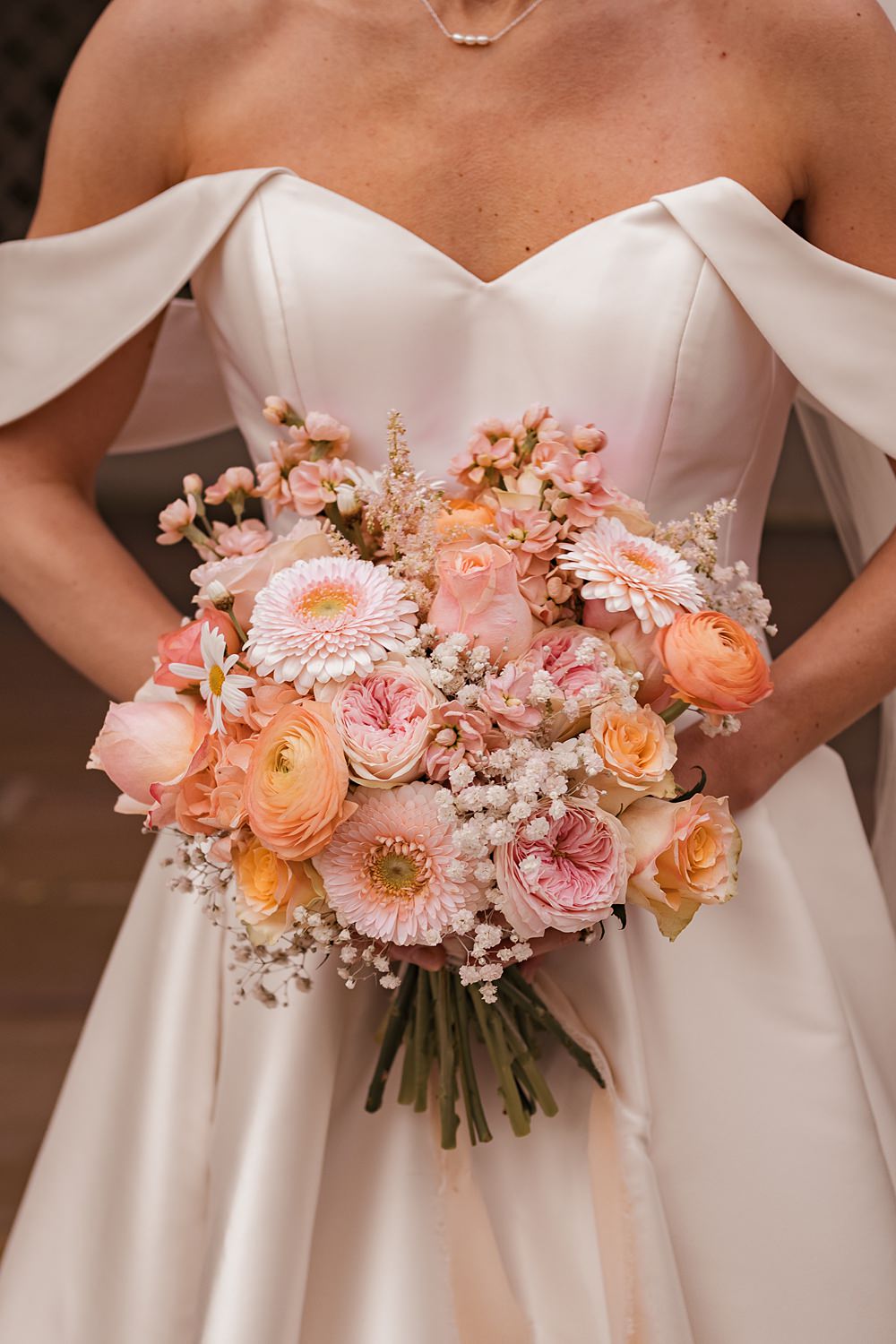 Wennington Hall Wedding Ideas Studio Dark Wild Natural Peach Bouquet Flowers