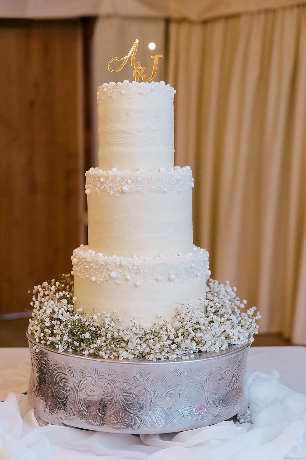 Crockwell Farm Wedding Amara Grace Photography 3 Tier White Cake Gypsophila